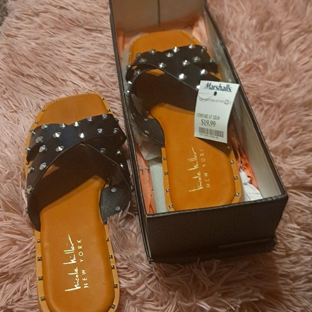 Black dart sandles